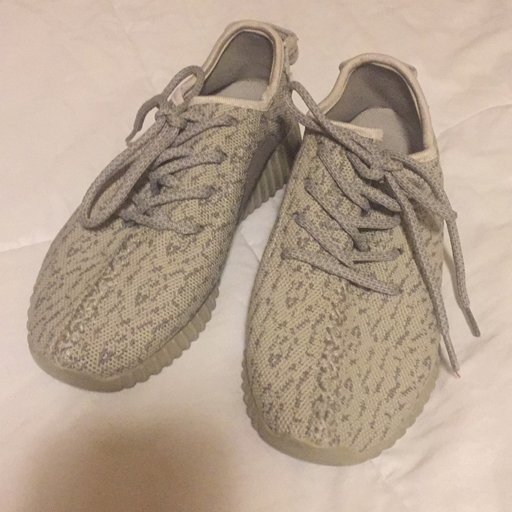 Adidas Yeezy size 5